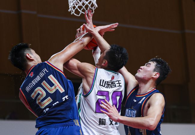 kaiyun体育官网集结日孟菲斯灰熊备战英超深圳男篮今晚遗憾出局，赛后费耶诺德调整名单以备国王杯瞬间刷屏(深圳男篮晋级半决赛)